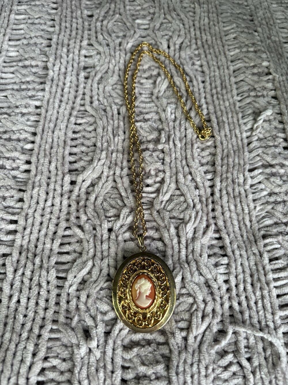 Vintage Cameo gold Tone Locket Pendant And Necklace